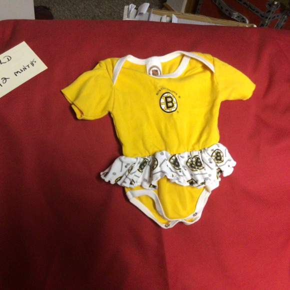 NHL BOSTON Bruins onesie - Picture 1 of 2